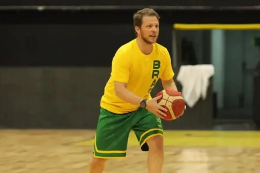 Gustavo De Conti deixa o comando da seleção masculina de basquete