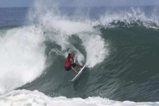 Igor Moraes ganha primeira nota 10 da história do Circuito Banco do Brasil de Surfe