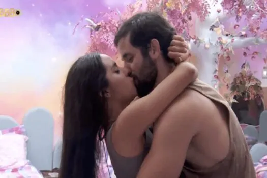 Festa do TOP 5 no BBB 24 tem primeiro beijo de Matteus e Isabelle