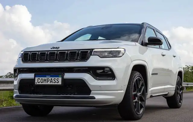 jeep-compass-blackhawk