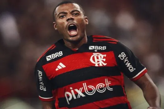 Flamengo derrota São Paulo e assume liderança do Brasileiro