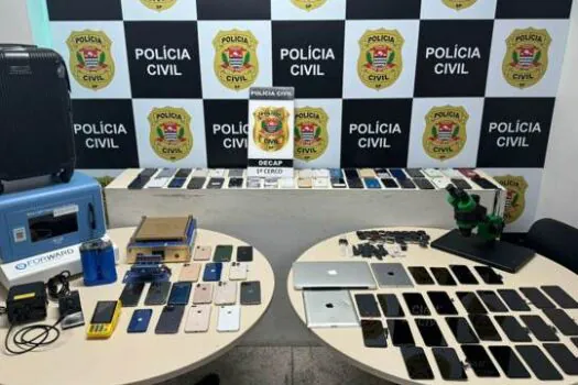 Polícia fecha laboratório para desbloqueio de celulares roubados em SP