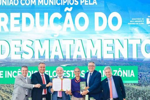 “Cuidar da Amazônia significa cuidar da Vida”, diz Lula ao lançar parceria com municípios para combater desmatamento