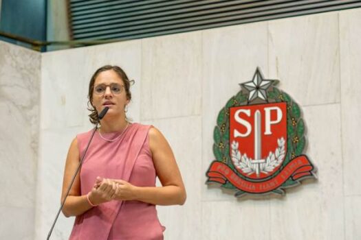 Deputada Marina Helou cobra ações para proteger escolas do litoral de SP