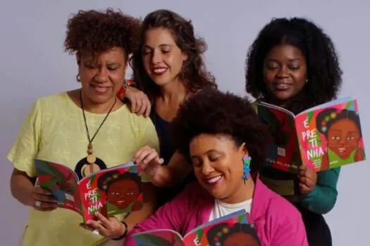 Mulheres sambistas lançam livro-disco infantil com protagonista negra