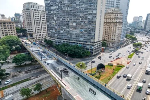 Cartão postal de SP, viaduto Santa Ifigênia recebe obras de recuperação e restauro