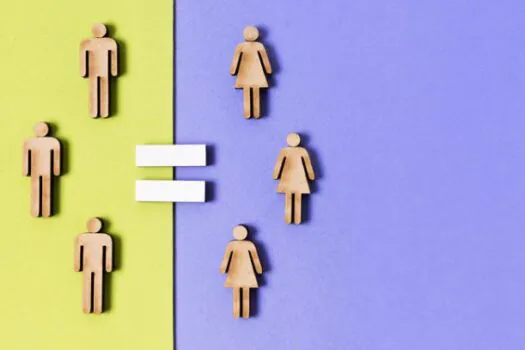 Poiesis estabelece paridade do salário entre mulheres e homens