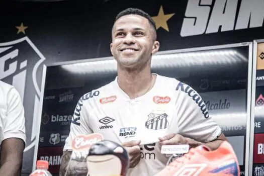 Serginho é apresentado no Santos e recebe apoio de Neymar: ‘Está voltando para casa’