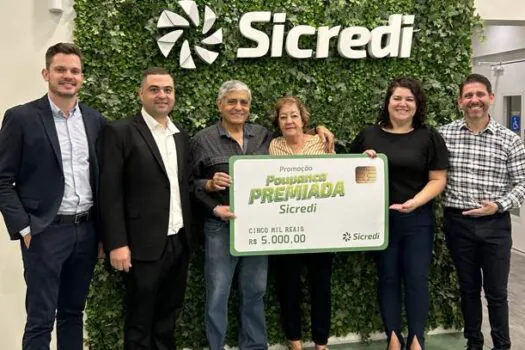 Sicredi entrega prêmio da Promoção Poupança Premiada a associado de São Caetano