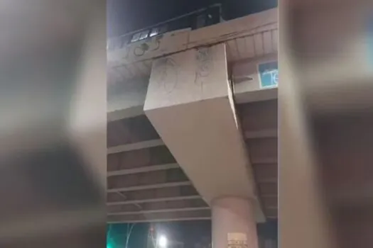 Passageiro de ônibus morre ao cair de viaduto durante briga com assaltante