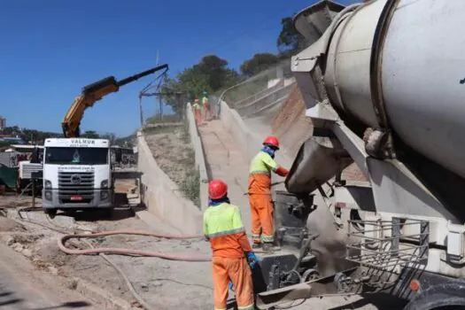 Viaduto Estaiado de Ribeirão Pires: obra de contenção do Morro Santo Antônio entra em fase final