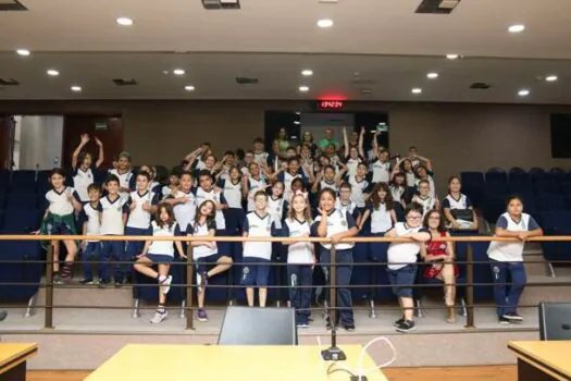 Câmara de São Caetano recebe visita dos alunos da escola Elvira Paolilo Braido