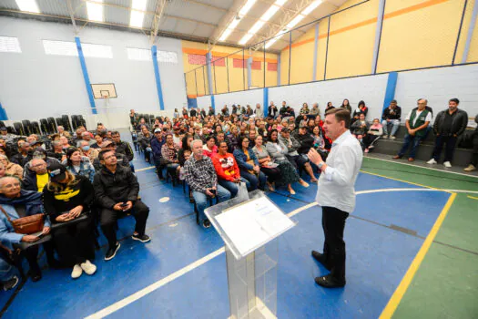 Prefeito Orlando Morando entrega escrituras a moradores do Boa Vista Pantanal e Silvina Audi