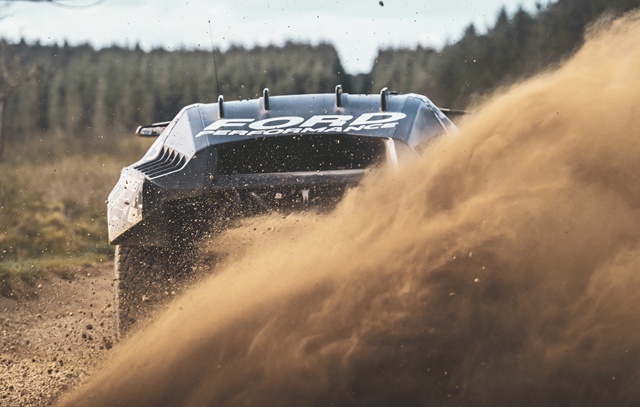 Ford-Raptor-Rally-Daka