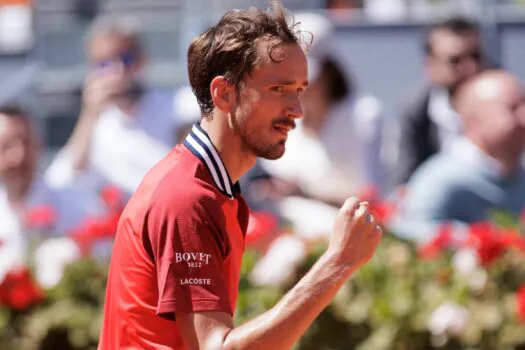 Daniil Medvedev inicia defesa do título do Masters 1000 de Roma com vitória