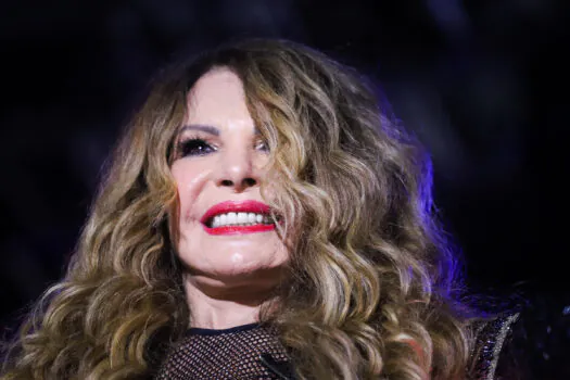 Elba Ramalho encanta público em São Caetano com dezenas de sucessos