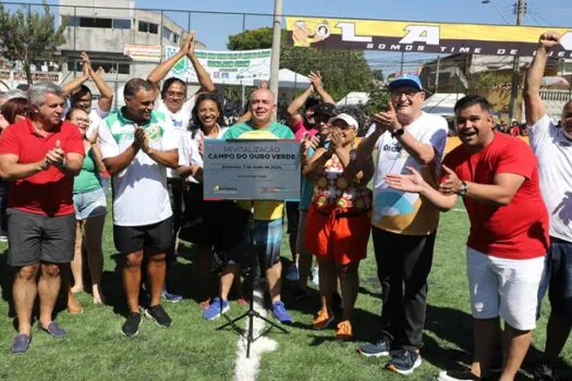 Diadema entrega novo gramado sintético do Campo do Ouro Verde