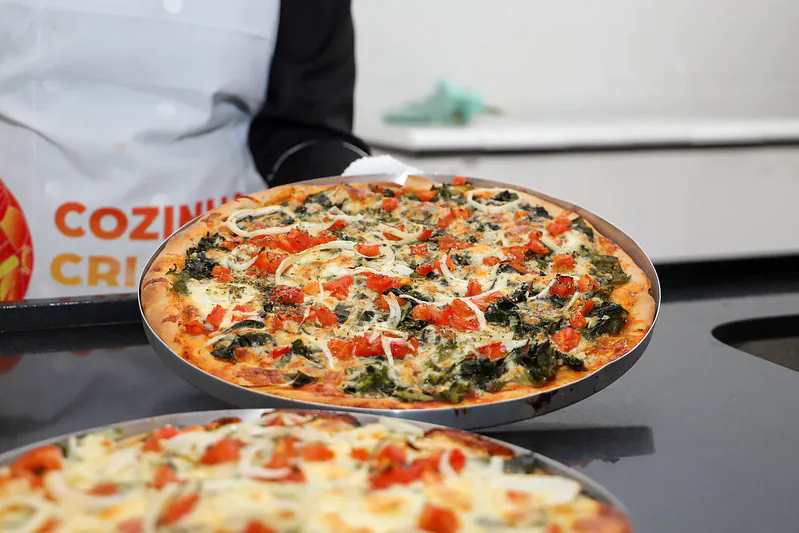 Alunos do Cozinha Criativa encerram oficina com degustação de pizzas