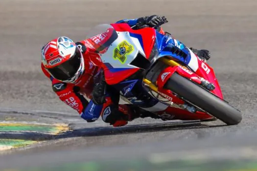 Pódio e liderança mantida pela Honda Racing no SuperBike Brasil