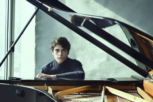 Osesp recebe o pianista Tom Borrow para tocar Concertos de Beethoven