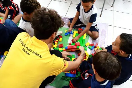 Maio Amarelo debate mobilidade urbana nas escolas de Diadema