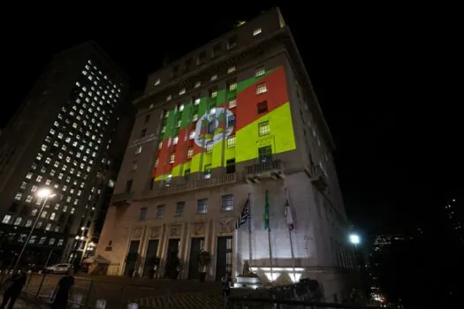 São Paulo projeta bandeira do Rio Grande do Sul no Edifício Matarazzo