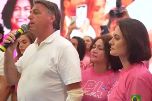 Bolsonaro muda plano de transferência e será atendido em SP após sentir dores abdominais