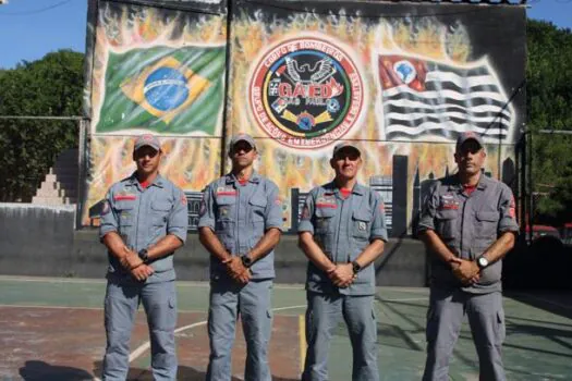 Primeira equipe de bombeiros de SP retorna do RS após cerca de mil salvamentos