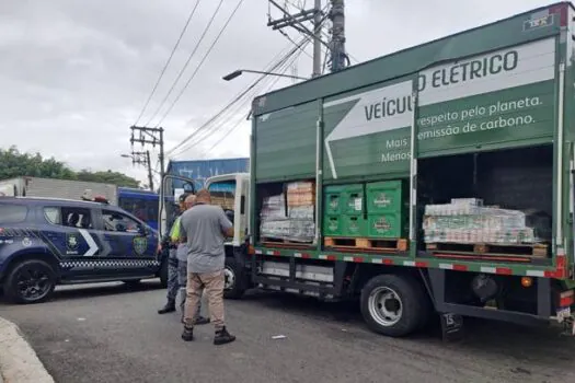 CGE de São Caetano emite alerta e GCM apreende caminhão de bebidas roubado na capital