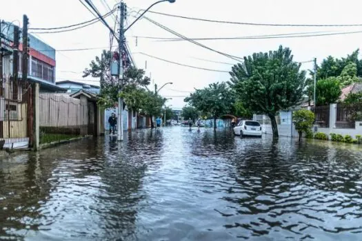 Engenheiros de outros estados ajudam a vistoriar imóveis em Canoas