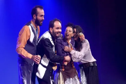 Para rir e pensar: sucesso de público e crítica, “Vida útil” chega ao Teatro Glauce Rocha