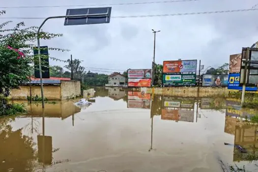 Chuvas em Santa Catarina obrigam 925 pessoas a abandonar casas