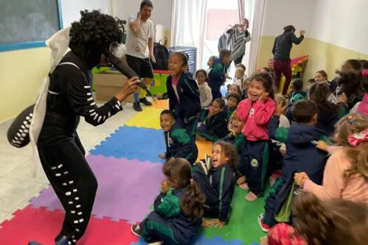 Com peça teatral, estudantes de Ribeirão Pires recebem conscientização para o combate à dengue