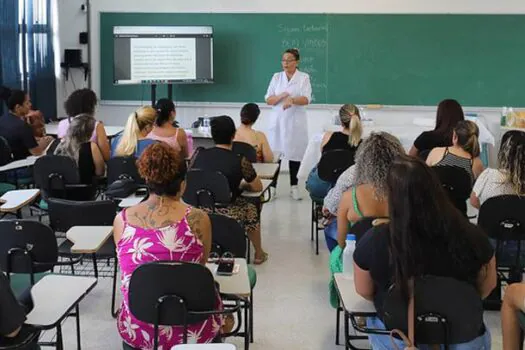 Florestan Fernandes realiza workshop sobre técnicas para o alisamento de cabelo