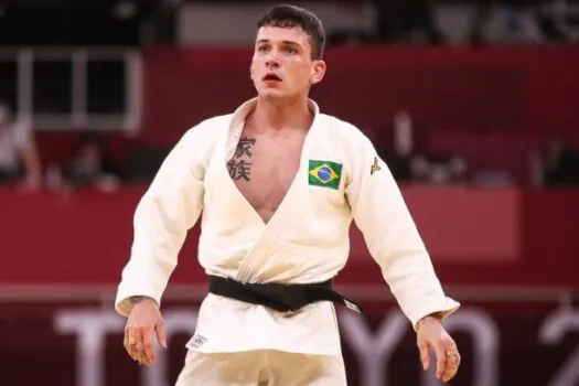 Daniel Cargnin presta homenagem ao RS, mas perde disputa do bronze no Mundial de Judô