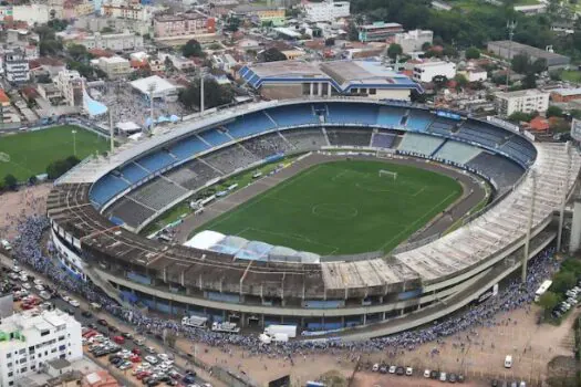 Estádio abandonado do Grêmio pode virar cidade provisória para vítimas de enchentes no RS