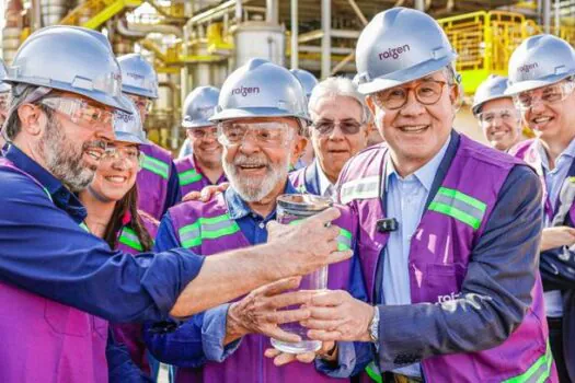 “Brasil é o país que mais pode ofertar energia limpa“, diz Lula em inauguração de planta de etanol de 2ª geração