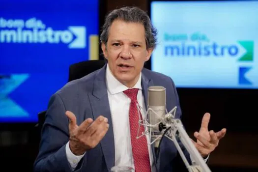 Haddad diz que Fazenda analisa várias propostas sobre pisos de saúde e educação antes de apresentação a Lula