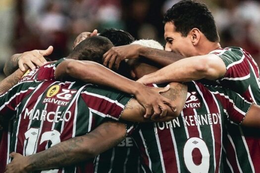 Fluminense vence Palmeiras com show da torcida no Maracanã e respira mais aliviado