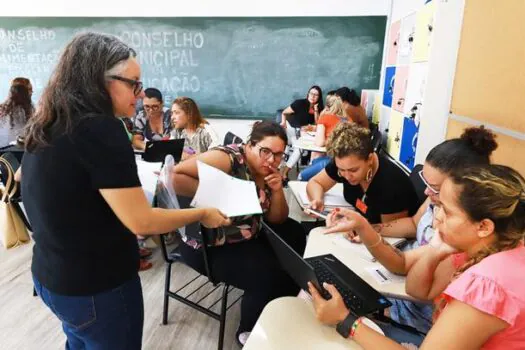 Centro de Formação Profª Lisete Arelaro capacita profissionais da educação em Diadema