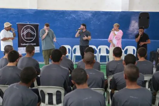 Jovens da Fundação CASA se impressionam com apresentação do coletivo The Beatbox House