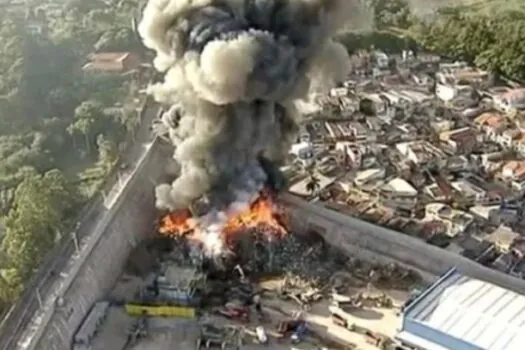 Incêndio atinge depósito de material reciclado na zona leste de SP