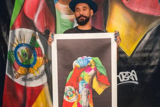 Eduardo Kobra pinta obra sobre resiliência e faz leilão para ajudar Rio Grande do Sul