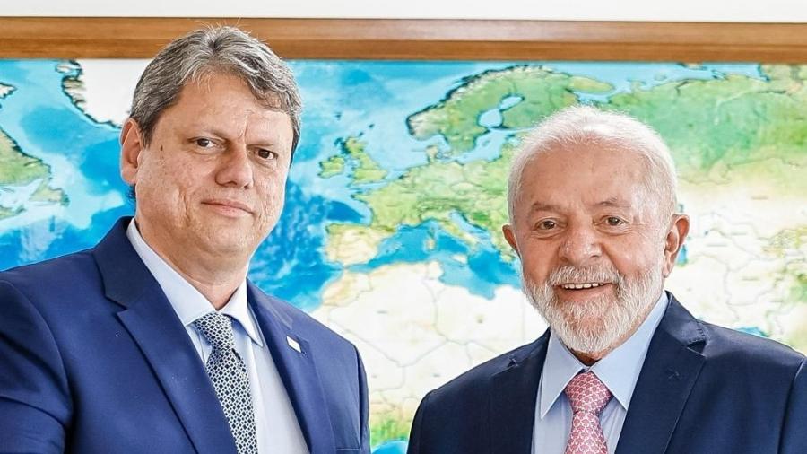 o-governador-de-sao-paulo-tarcisio-de-freitas-ao-lado-do-presidente-lula-900×506