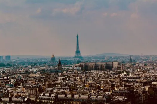 Uma imersão nas atrações de Paris, entre museus, praças e jardins