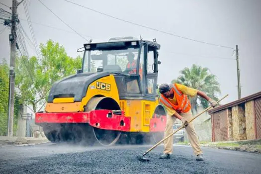 Pavimentação de vias na Vila Gomes entram em fase final