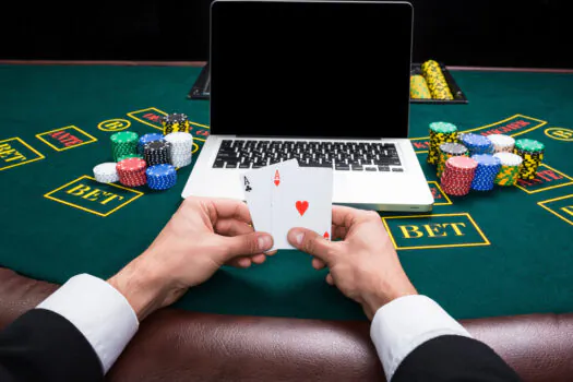 Dominando a arte do poker: Estratégias para aprimoramento de habilidades