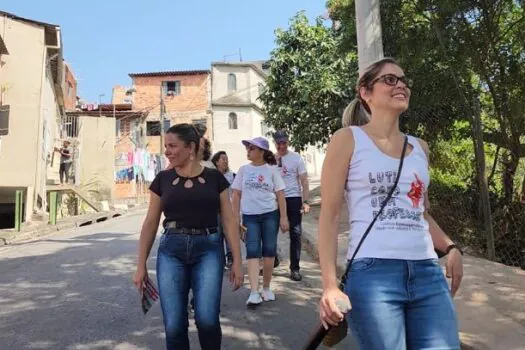 Renata Leopoldo participa de campanha contra a raiva no Jardim Limpão em São Bernardo