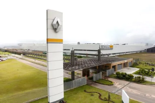 Greve na Renault do Paraná paralisa a produção de 7.200 carros