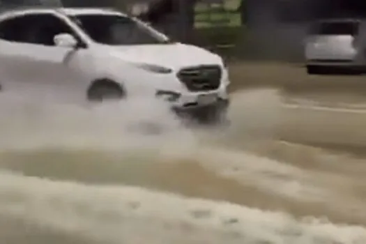 Ressaca no litoral do RS atinge cidade do RJ e ruas são inundadas